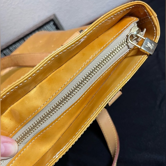 SOLD✨Louis Vuitton✨ Vernis Leather LV Monogram Houston Tote Bag EUC - Picture 9 of 17